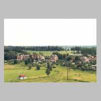 111-1033 Der Blick ueber die Schanze auf die wenigen Haeuser von Wehlau, die erhalten geblieben sind..jpg